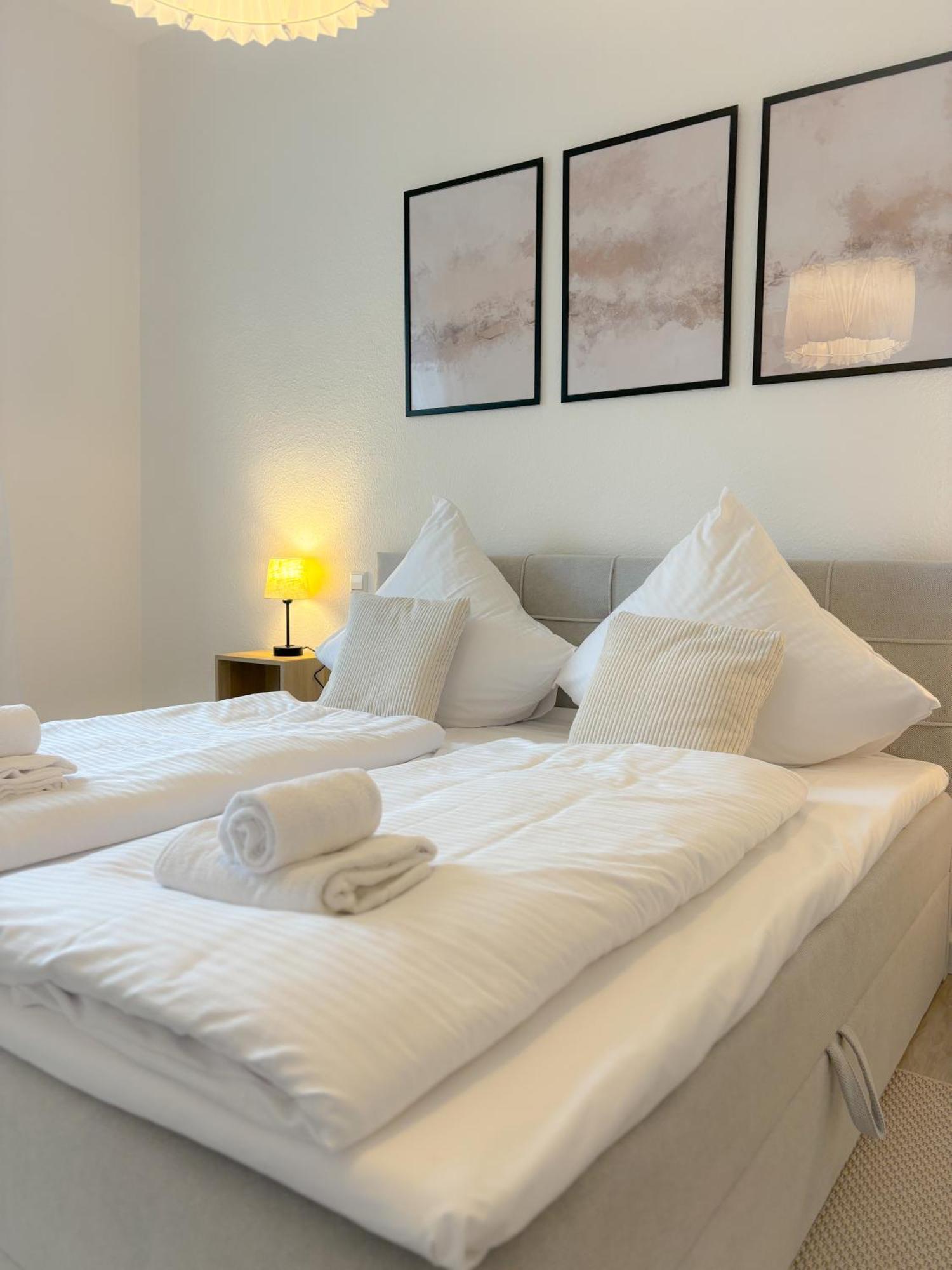 Helles City Apartment Fuer Familien & Gruppen Neu-Ulm Kültér fotó
